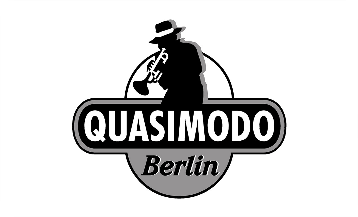 Logo Quasimodo Berlin - Ein Trompetenspieler eingearbeitet in Schriftzug.
