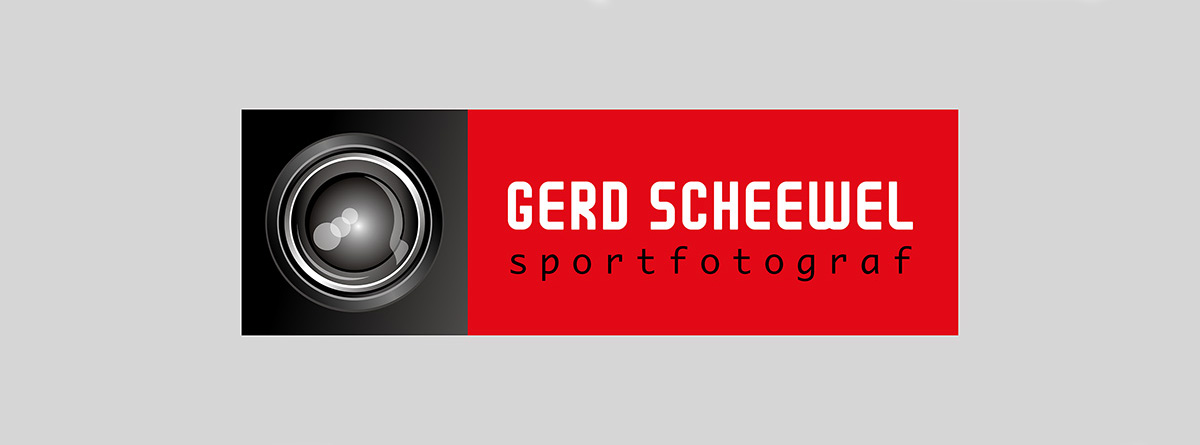 Logo Scheewel Photo - In einer grauen Box stehende graue Linse einer Kamera.