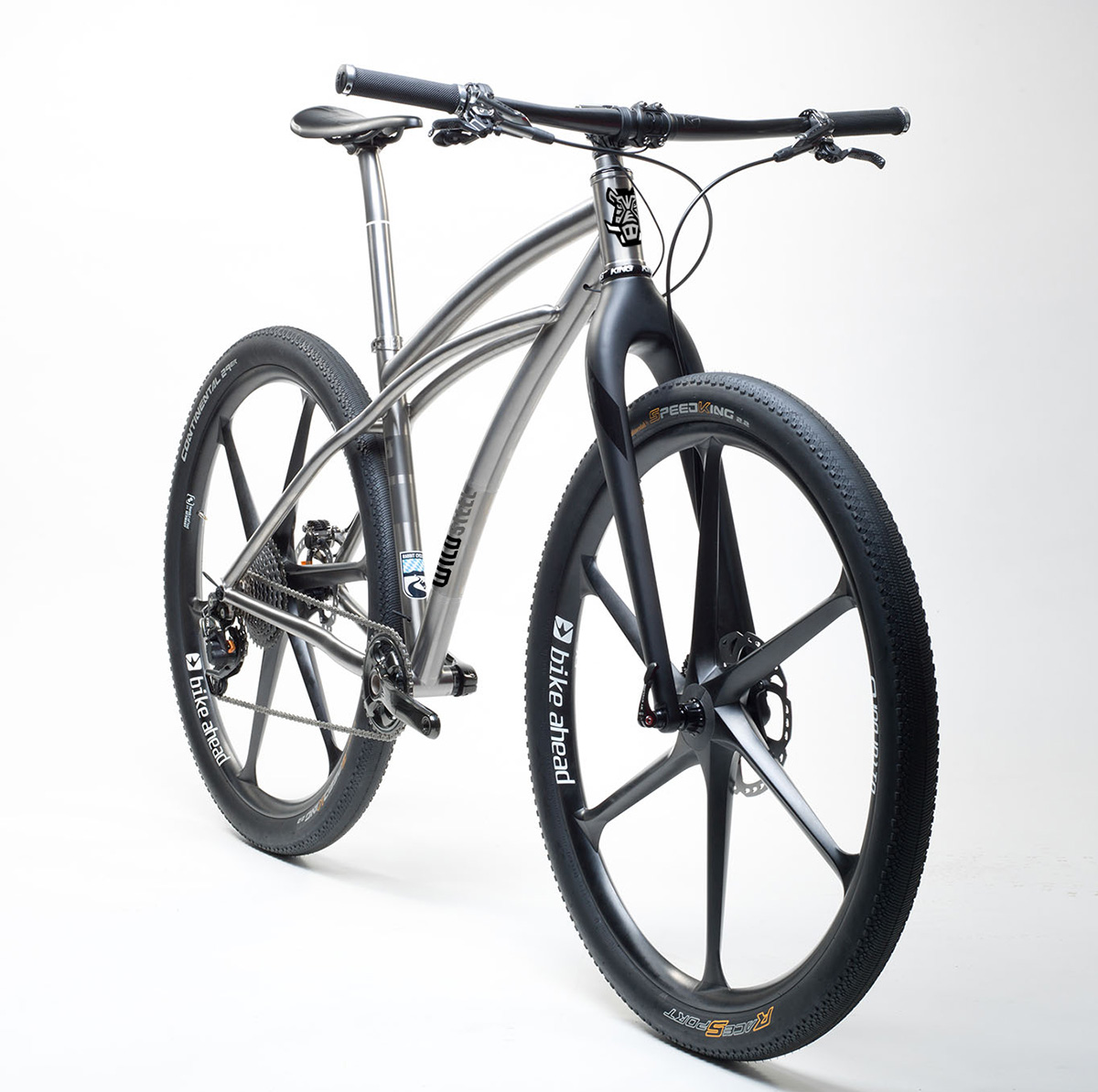 Abbildung Fahrrad mit Steuerkopfschild und Schriftzug Fahrradrahmen Wildsteel